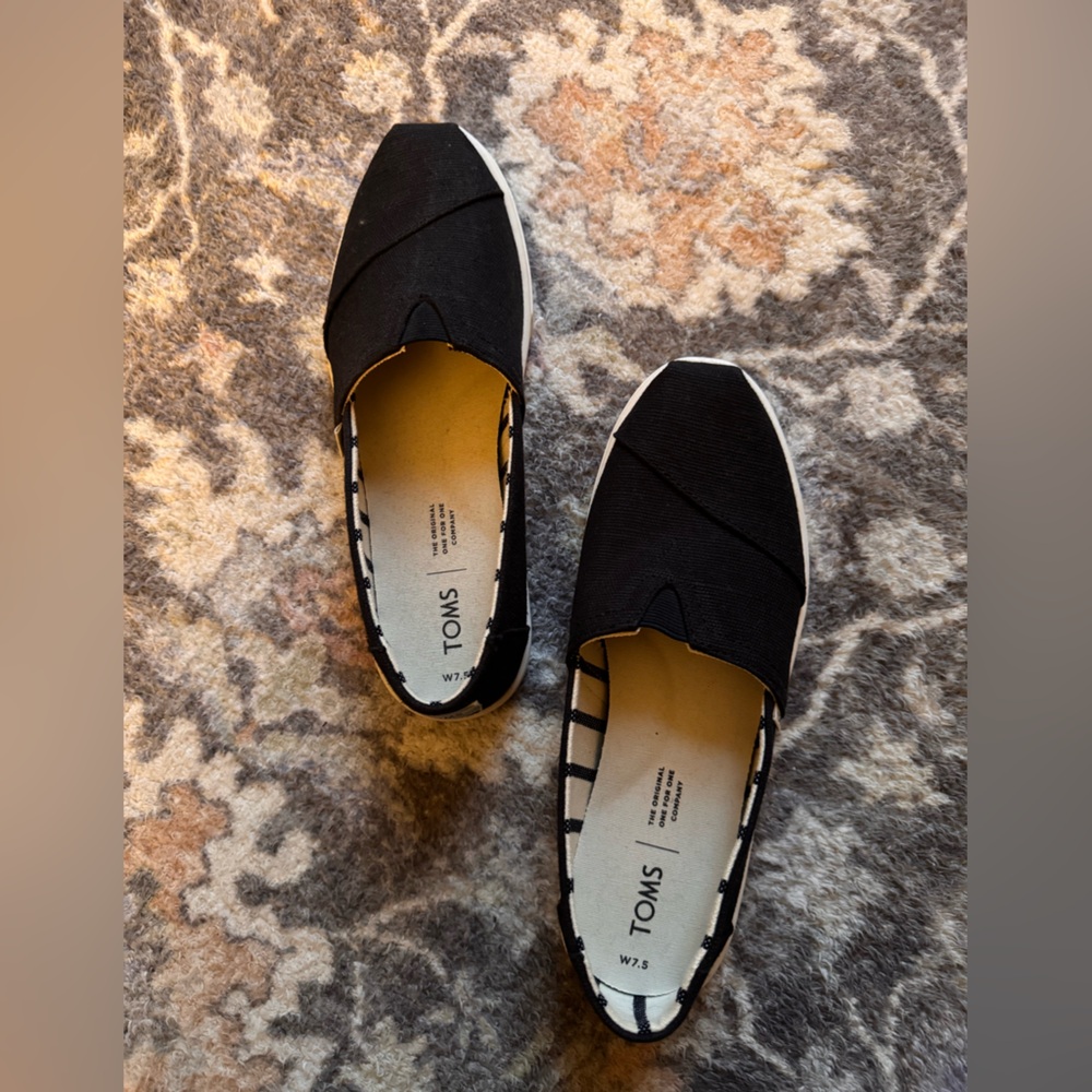 TOMS Women's Black Canvas Loafers